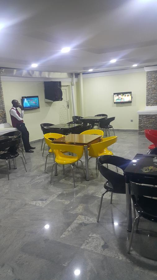 Hotel Immaculate Platinum Abuja Esterno foto