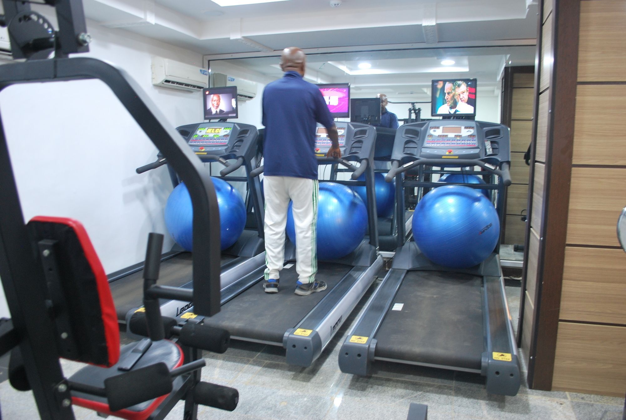 Hotel Immaculate Platinum Abuja Esterno foto