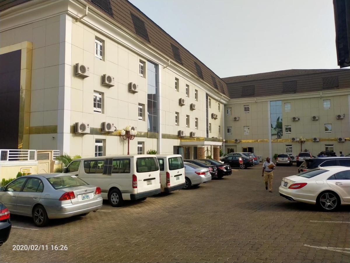 Hotel Immaculate Platinum Abuja Esterno foto