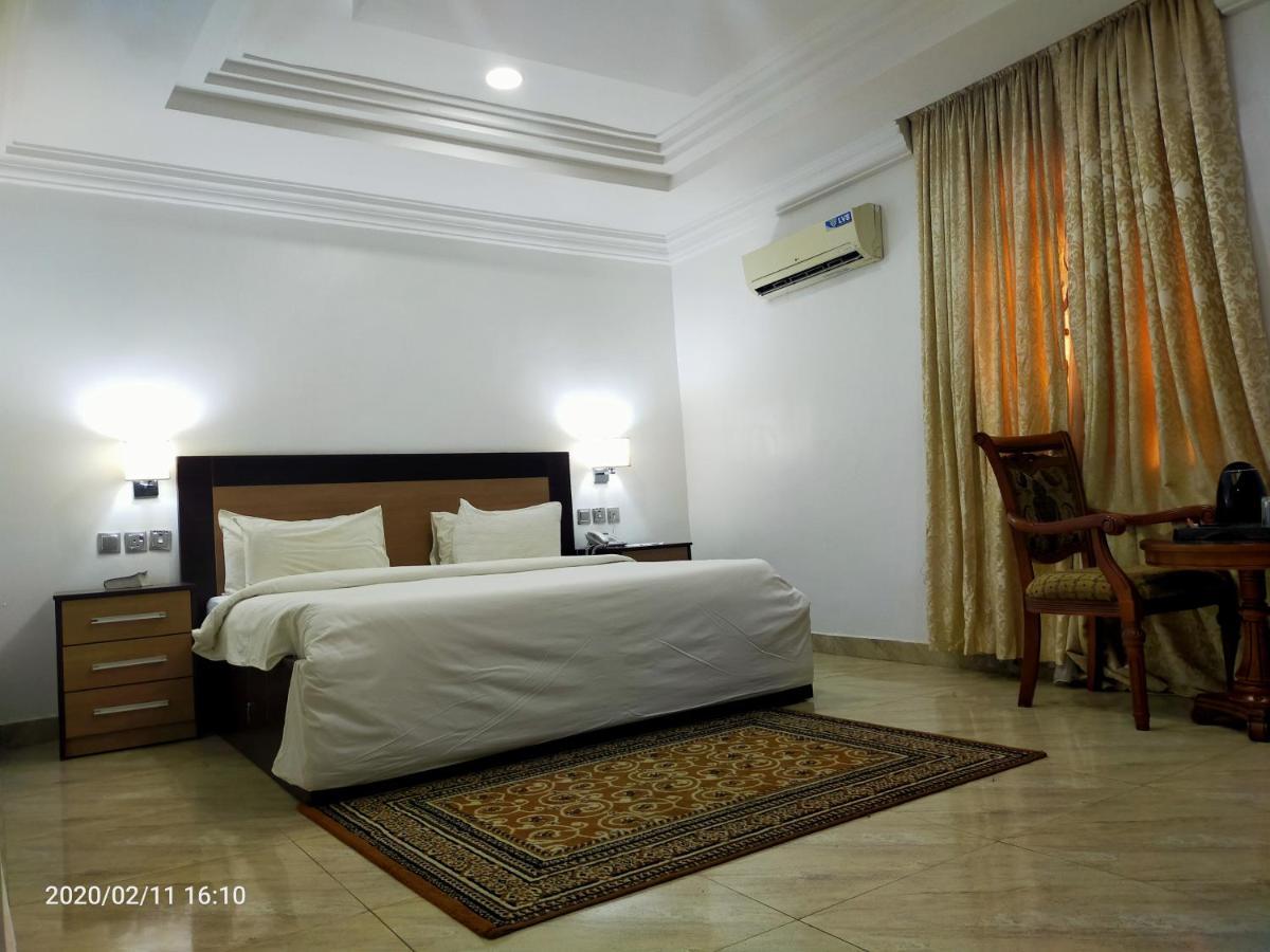 Hotel Immaculate Platinum Abuja Esterno foto