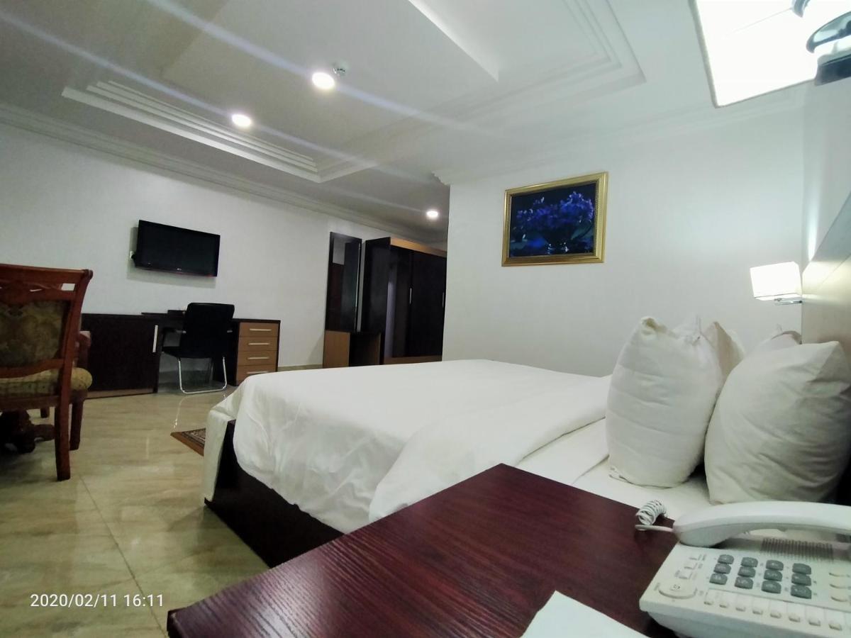Hotel Immaculate Platinum Abuja Esterno foto