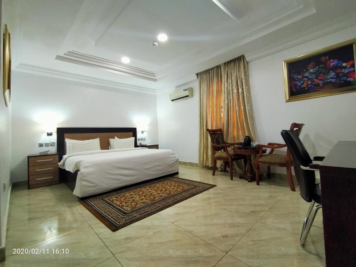 Hotel Immaculate Platinum Abuja Esterno foto